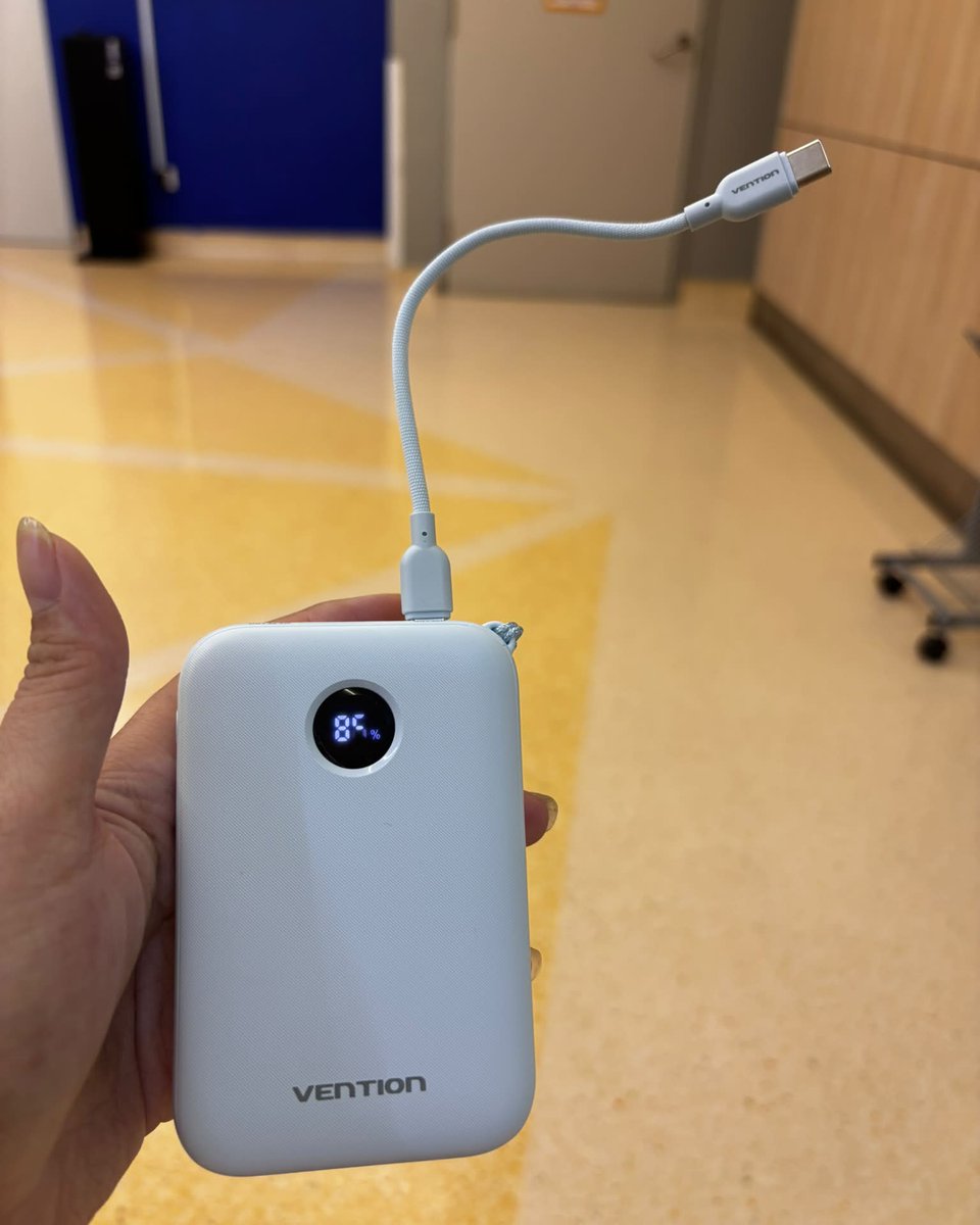RivaProthero's tweet photo. I kept buying cables that couldn’t charge my iPhone 15 Plus. 😂

I ordered one a few days ago and paid just over RM20, but it’s already over RM40 now. VIP members get an even better price. I’ve been going to the hospital often lately, so I had to https://t.co/qPFldRQnuA