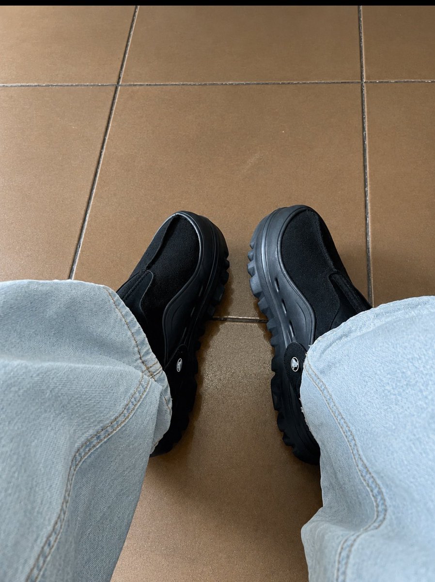 Ruth_Celyn's tweet photo. Aesthetic shoe thread only 🥳 https://t.co/GCni1OESDi