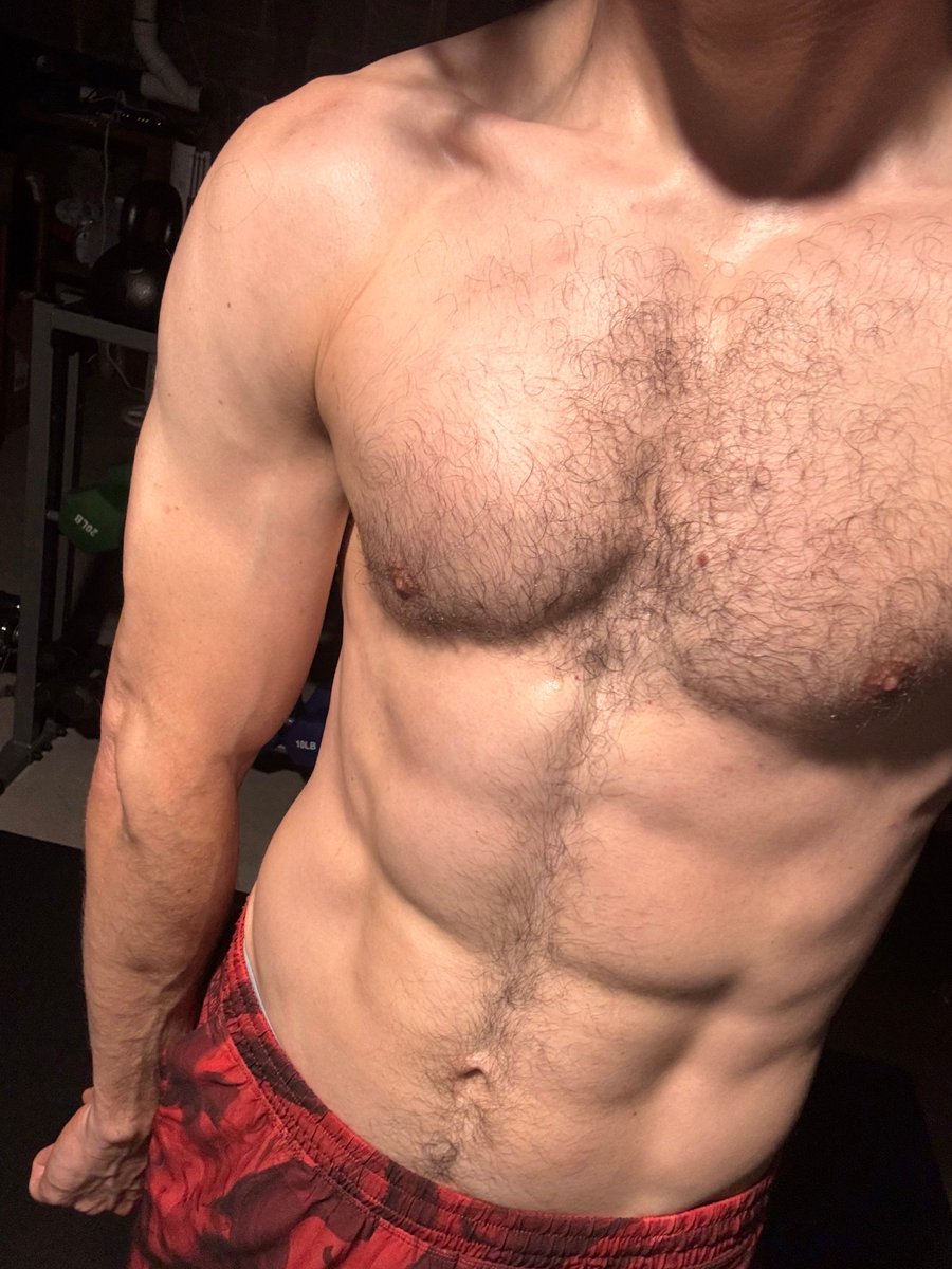 FitRunningFox's tweet photo. Feeling ripped post-HIIT workout.  See a lot more vids and pics here: https://t.co/RyZuQgF20j https://t.co/y6TBKxYB2l