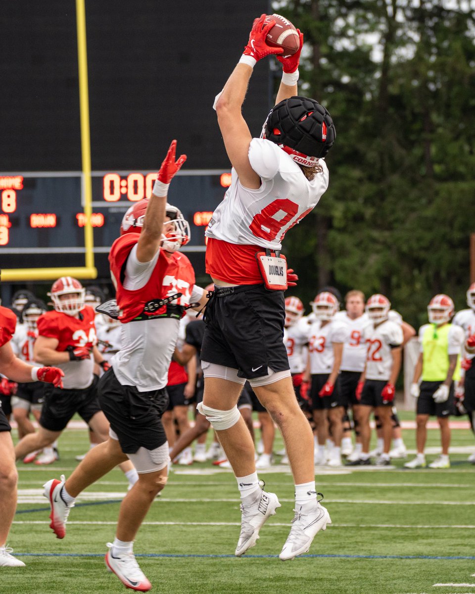 BigRed_Football's tweet photo. Finishing touches 🔨

#YellCornell https://t.co/CTj7zPNTqj