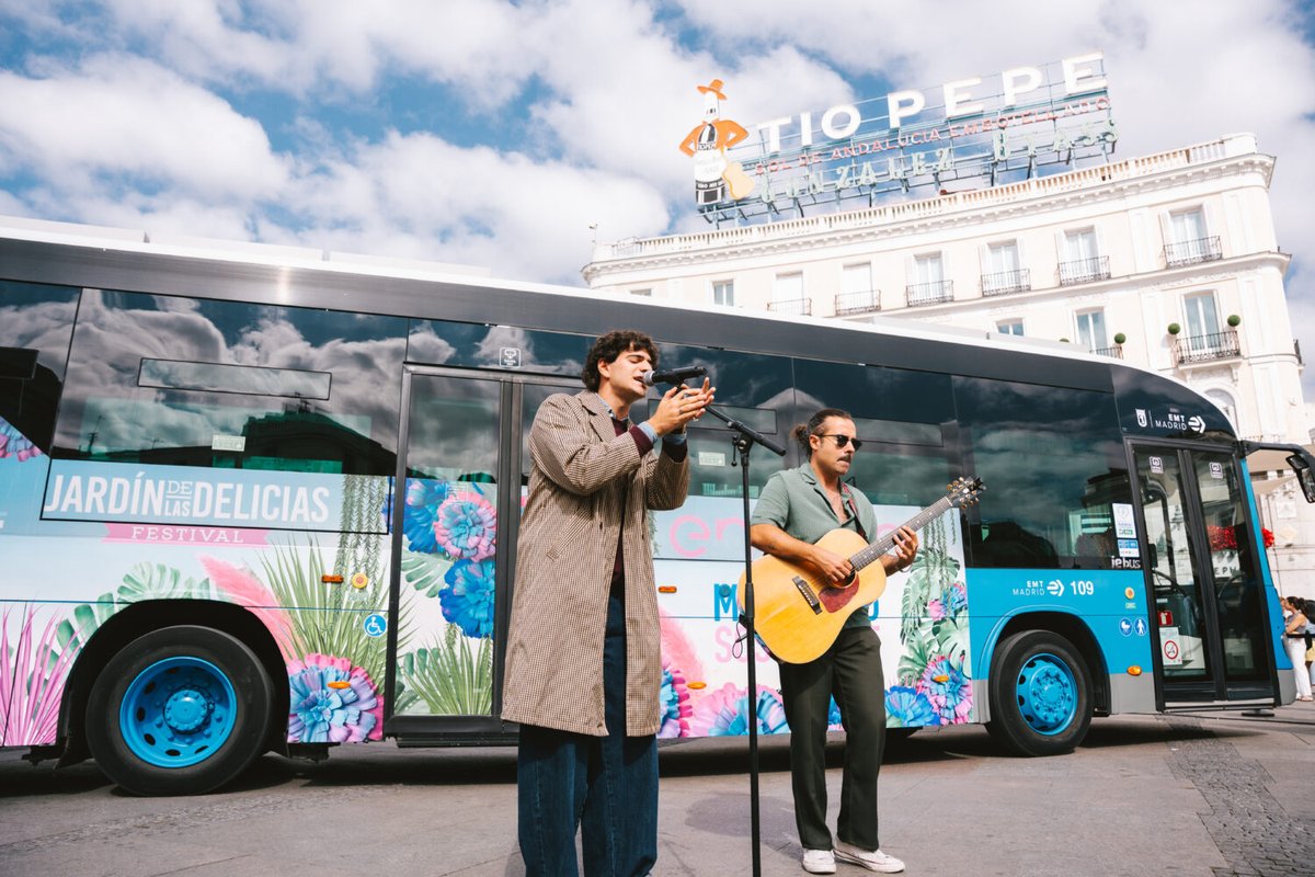 EMTmadrid's tweet photo. 🎤 ¡Vaya sorpresa!😍 Con motivo de la #SEM2026 y el @jardindeliciasf, #Inazio ha actuado en la Puerta del Sol.

🤝 Junto a @Endesa, habilitaremos un servicio especial gratuito con buses 100% eléctricos para los asistentes del festival.

ℹ️ Más info: https://t.co/j9e8YVqVt1 https://t.co/z9nmLPmi4n