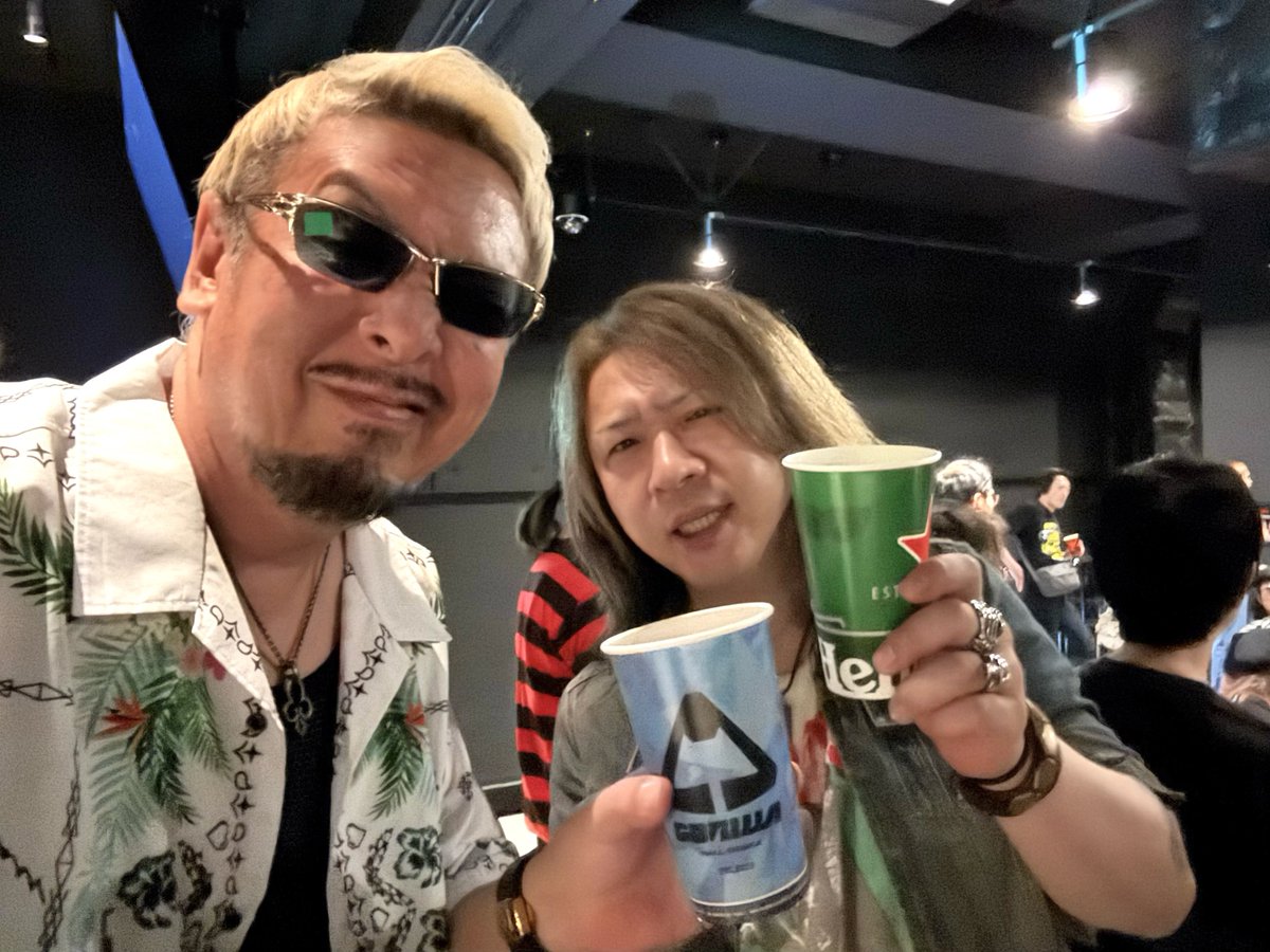shomoga's tweet photo. ゼロツさんお誕生日おめでと〜🎉🎂🎉㊗️✨✨✨✨
ダムド一緒に観れて楽しかったす！
カンパ〜イ✨🍺🍺 https://t.co/6nwDteOi3i