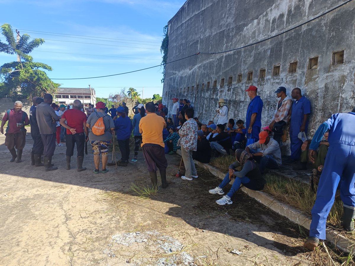 GydeMaLabiofam's tweet photo. Culminación  exitosa del cambio de labor en el área de residuales de GydeMa. Esta  transición se llevó a cabo con el compromiso, la responsabilidad y la  profesionalidad que caracterizan a nuestro colectivo de trabajadores. https://t.co/hCqHTeFeET