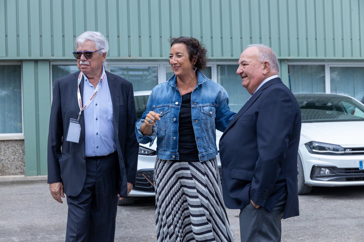 aliciarll's tweet photo. AutoFlotas ha inaugurat avui a Calaf una nova terminal ferroviària, una infraestructura clau pel transport de mercaderies, fent-lo més sostenible i eficient.

Un projecte per enfortir el suport logístic al sector de l'automoció, que ha tingut el suport de l'ICF essent el primer projecte ferroviari privat de nova construcció a Catalunya en 30 anys! 

Moltes felicitats, Jordi i Patrícia Caballol, per aquesta aposta valenta i per continuar impulsant projectes que miren al futur!