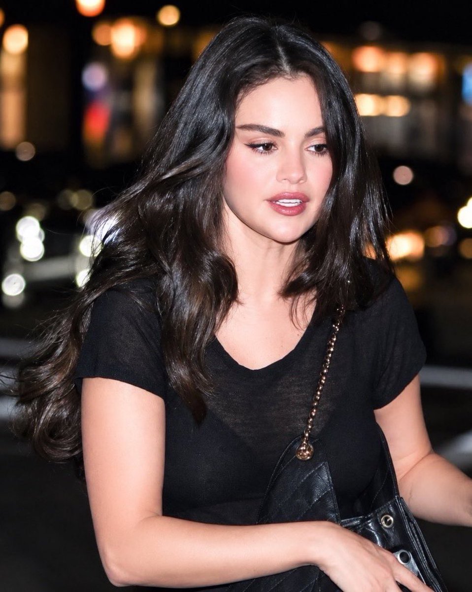 PInsider_'s tweet photo. Selena Gomez decided to remind everyone yesterday who EXACTLY she is https://t.co/IJWEuGuxfr