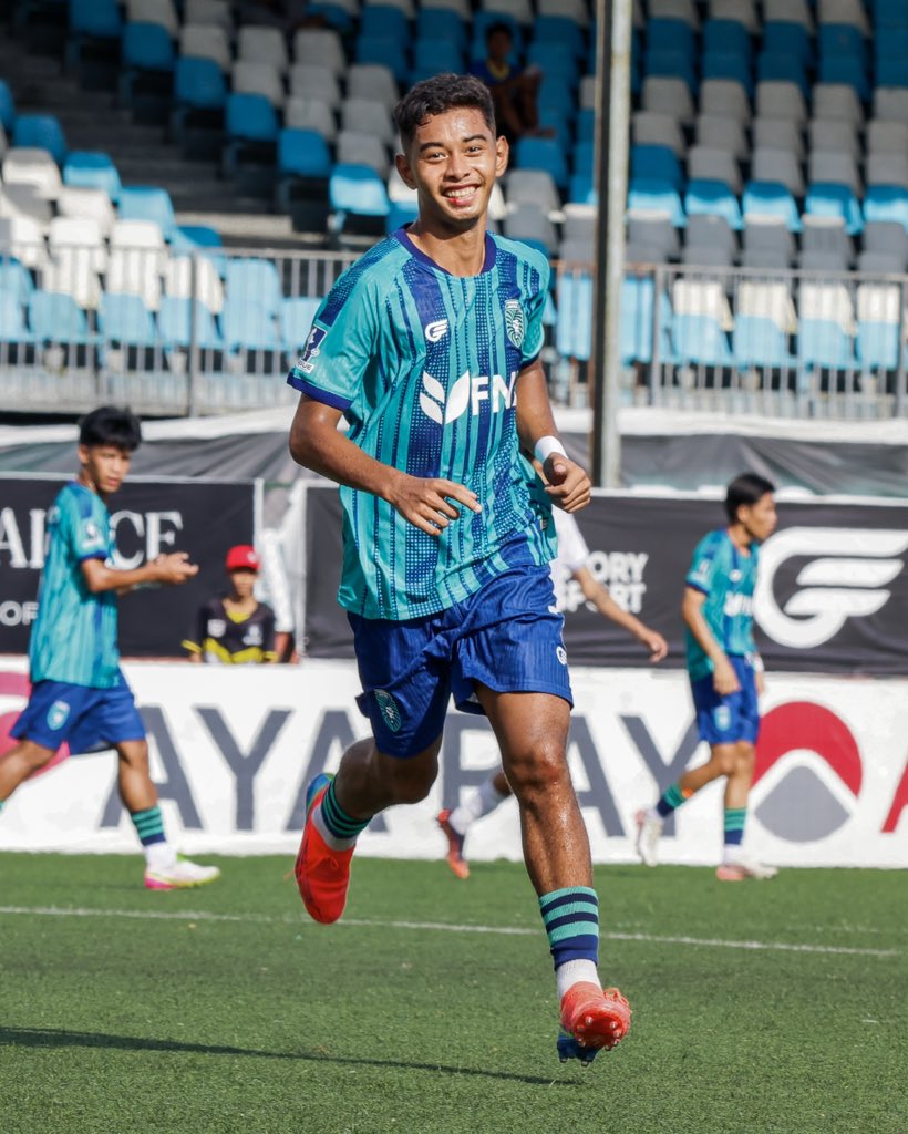 YangonUnitedFC's tweet photo. 𝐋𝐚 𝐌𝐢𝐧 𝐏𝐲𝐚𝐞 𝐒𝐨𝐧𝐞.🟢❗️
#YUFC #Yangon #ThisIsYangon #HomeOfYUFC #DreamBigPlayHard #MLeagueU20 #LaMinPyaeSone https://t.co/2oOtm2uEt3