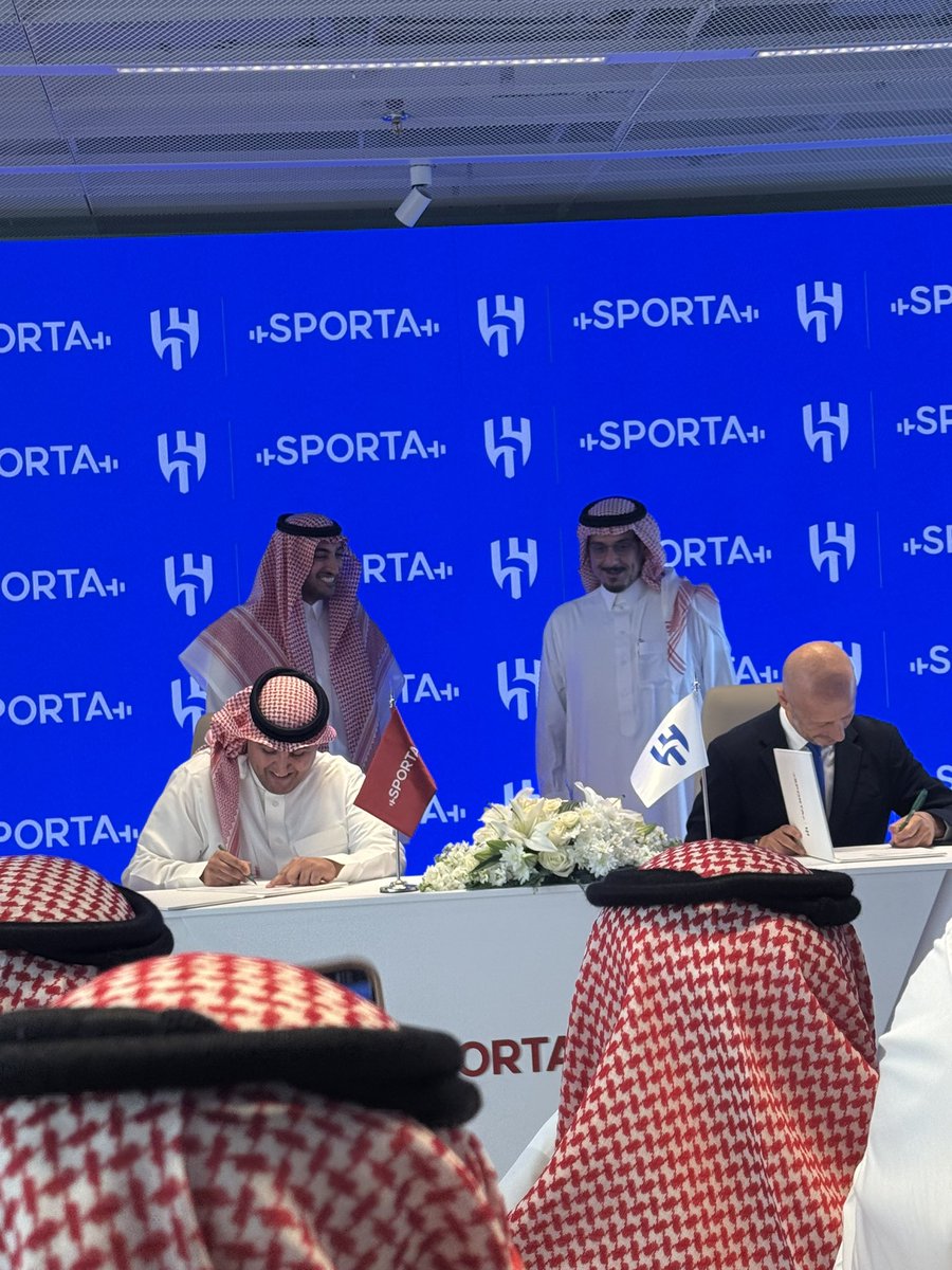 RaedF82's tweet photo. حين تجتمع الريادة بالطموح تكون النتيجة شراكة بحجم التطلعات.

سعدت بحضور توقيع الشراكة الاستراتيجية بين SPORTA @SPORTA_FIT ونادي الهلال @Alhilal_FC في خطوة تتوّج دور SPORTA في بناء وتجهيز منظومة متكاملة للأداء الرياضي والاستشفاء، وصولًا إلى SPORTA Gym بما يوفّر بيئة رياضية وفق أعلى المعايير العالمية ويواكب طموحات #الهلال ومكانته محليًا وعالميًا.

أبارك لأخي العزيز عادل القاضي @Adel_AlKadi ولفريق SPORTA المتميز هذه الشراكة النوعية وأشكرهم على كرم الدعوة وحسن الاستضافة.

من نجاح إلى نجاح ومزيد من التوسع والإنجازات بإذن الله.

شراكة تليق بطموح SPORTA ومكانة الهلال العالمية 🤝💙

#الهلال | #AlHilal
