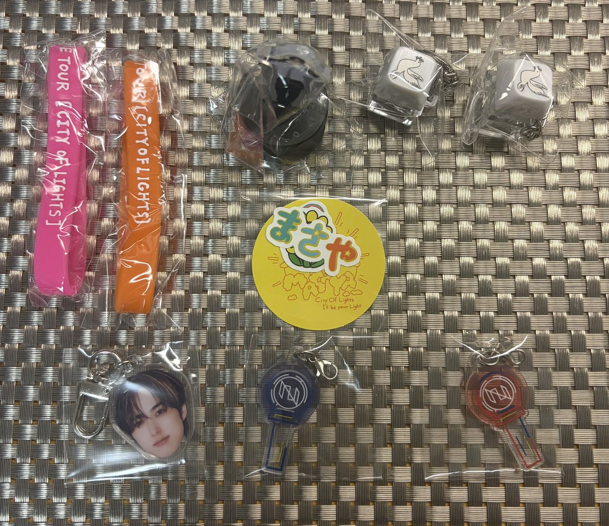 Suteki_suteeki's tweet photo. INI CITY OF LIGHTS カプセルトイ ガチャ 交換
【譲】 
ラババン 尾崎 佐野
ステッカー 木村
キーキャップ 後藤2 
ペットボトルキャップアクスタ 佐野
ペンラ 松田 藤牧
顔 尾崎

【求】 同異種 田島(落下物との交換も◎)
✾顔>ペンラ>ペットボトルキャップで求め
✾郵送または26日(土)手渡し
#INI交換 https://t.co/aYgC7mruBZ