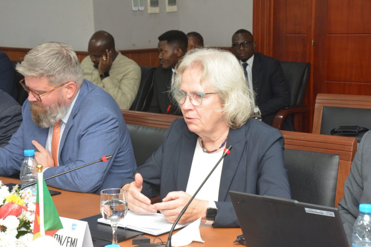minepat237's tweet photo. 📊🤝🏾🇨🇲 Le #MINEPAT, Alamine Ousmane Mey, a reçu, ce 17 septembre 2026, une délégation de la mission d’évaluation du #FMI, conduite par Christine Dieterich. 🤝🏾 Les échanges ont porté sur l’évaluation de l’économie camerounaise, la #SND30 et les perspectives de financement. 💰📈 https://t.co/4irMmbrOwZ