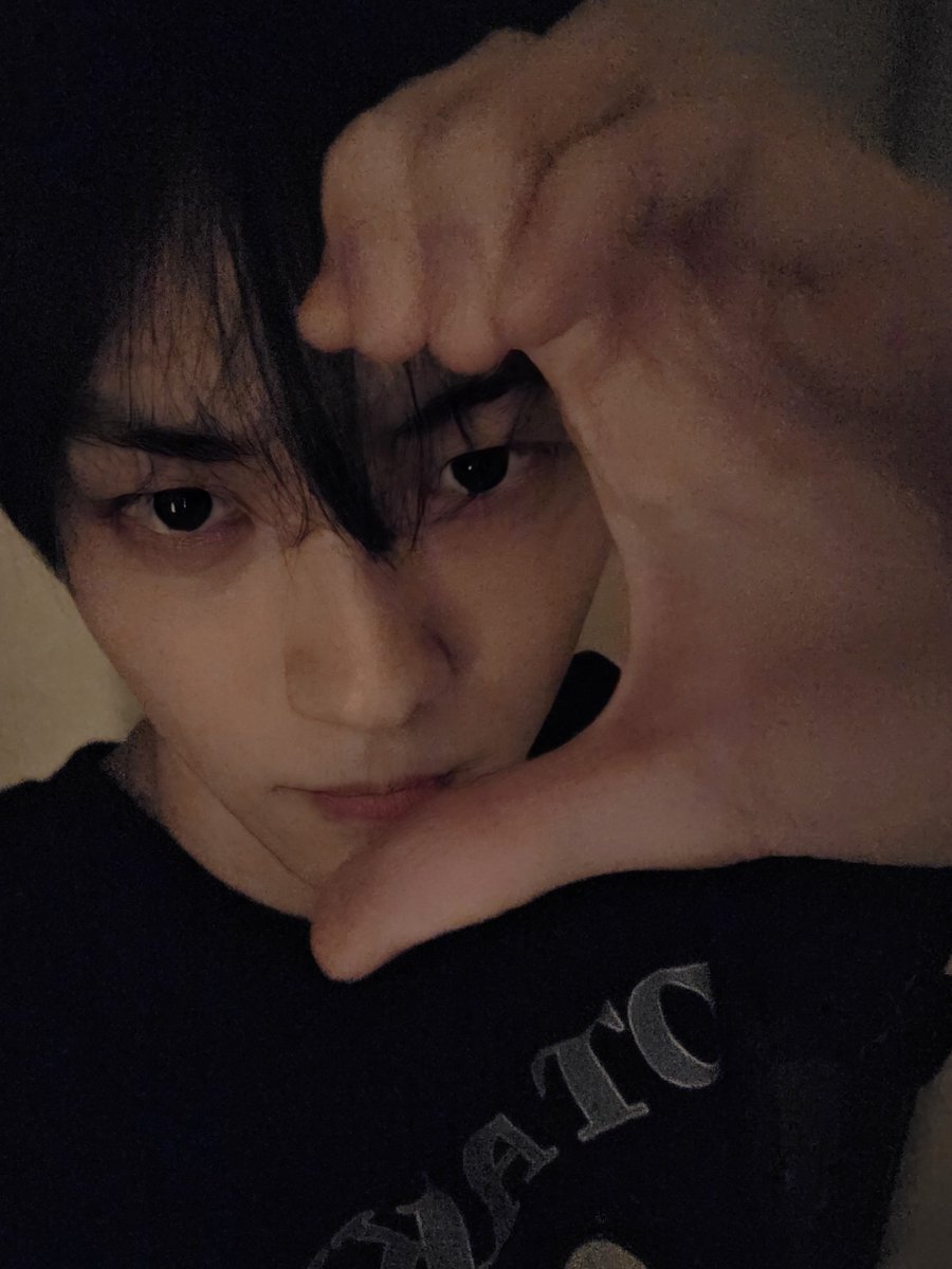 _B1nn2y's tweet photo. 수빈이 숙소 셀카마다 너무 느좋임 ... 애착소파뷰♡ https://t.co/LWLEWfuy7e