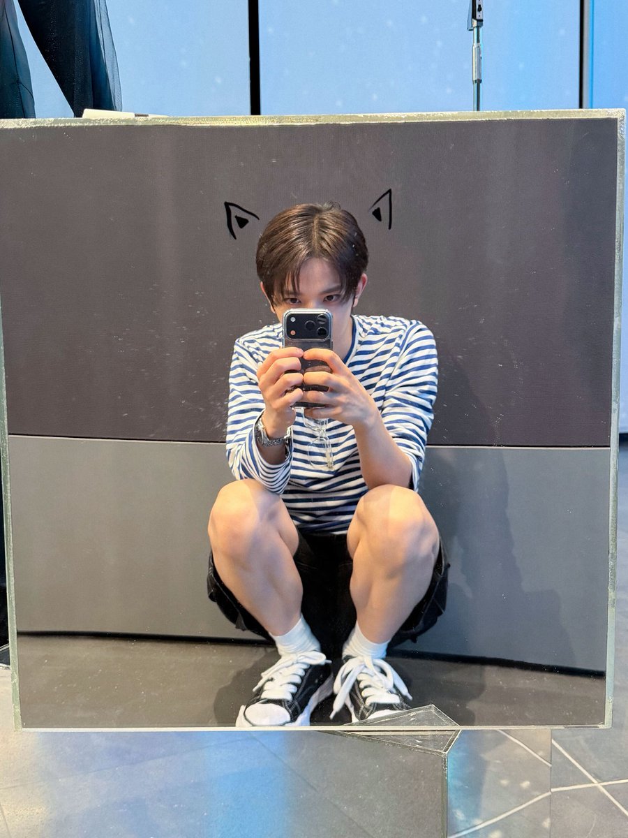 evanfolder's tweet photo. [260917] WEVERSE

Good night~~🌙

#EVAN #에반 #HEESEUNG #희승 https://t.co/CQHgvwXFKS
