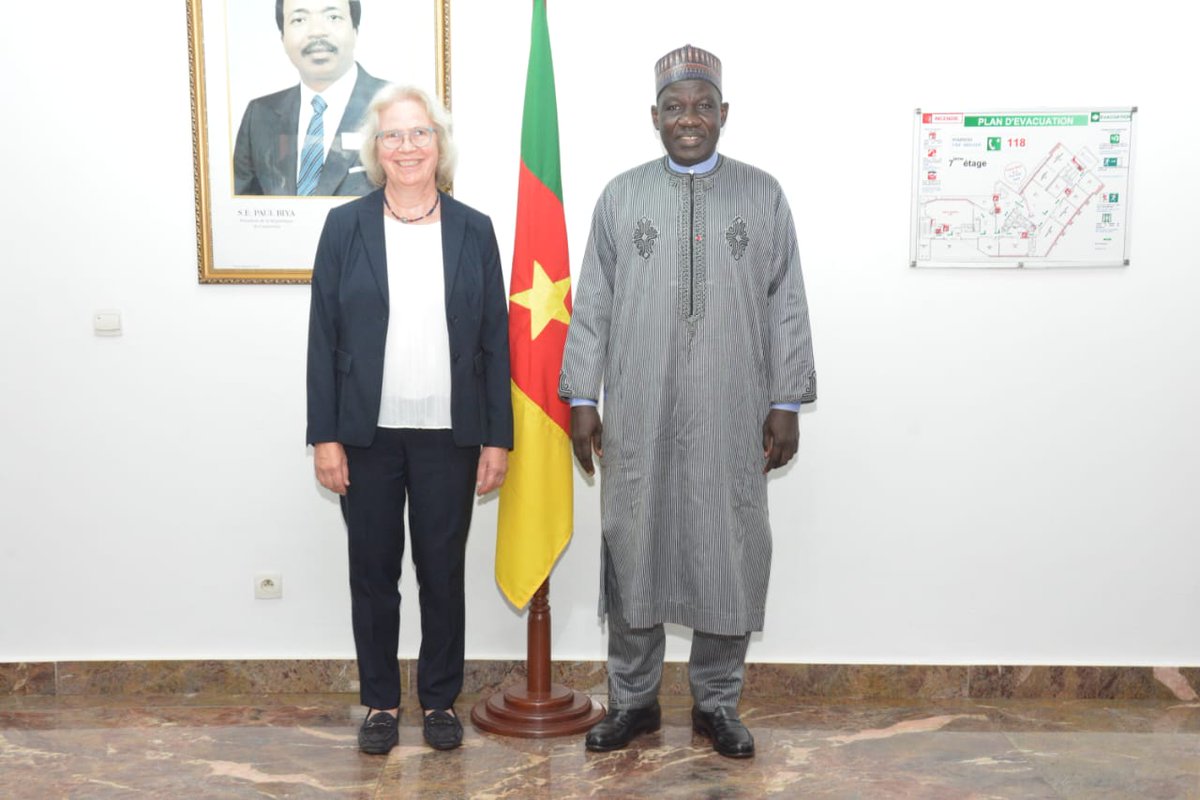 minepat237's tweet photo. 📊🤝🏾🇨🇲 Le #MINEPAT, Alamine Ousmane Mey, a reçu, ce 17 septembre 2026, une délégation de la mission d’évaluation du #FMI, conduite par Christine Dieterich. 🤝🏾 Les échanges ont porté sur l’évaluation de l’économie camerounaise, la #SND30 et les perspectives de financement. 💰📈 https://t.co/4irMmbrOwZ