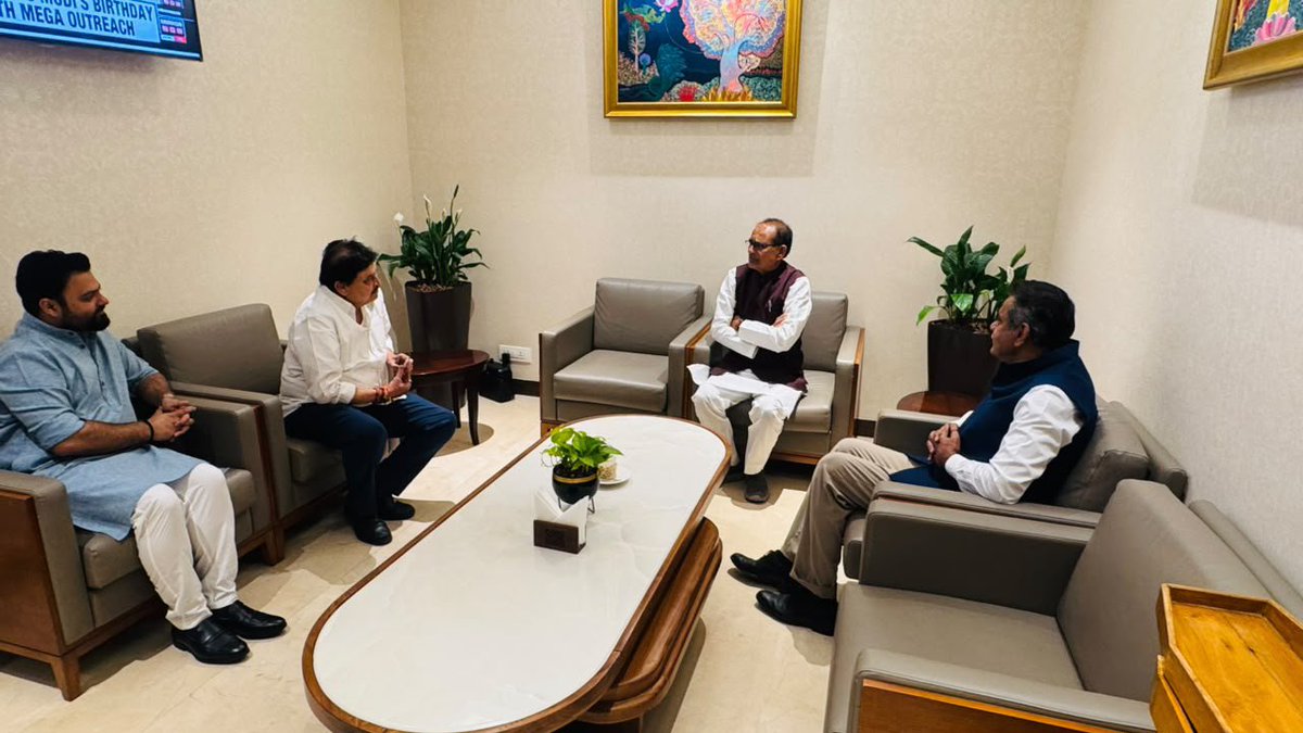 TVG_BJP's tweet photo. Received and welcomed Union Minister for Agriculture & Farmers Welfare and Rural Development Shri @ChouhanShivraj Ji at Hyderabad Airport, along with BJP Telangana State President Shri @N_RamchanderRao Garu and Chevella MP Shri @KVishReddy Garu, ahead of his participation in the #SevaSankalpAbhiyan programme at Thimmapur, Rangareddy.