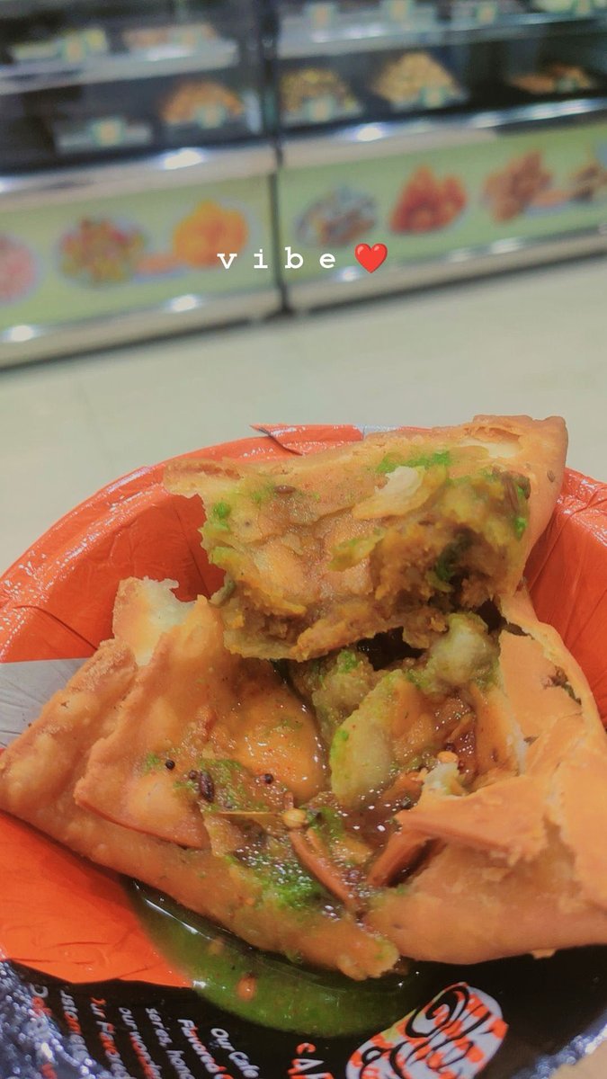 Only_OneRR's tweet photo. No snacks can beat Samosa supremacy 😍 https://t.co/6jYpKRYpl6