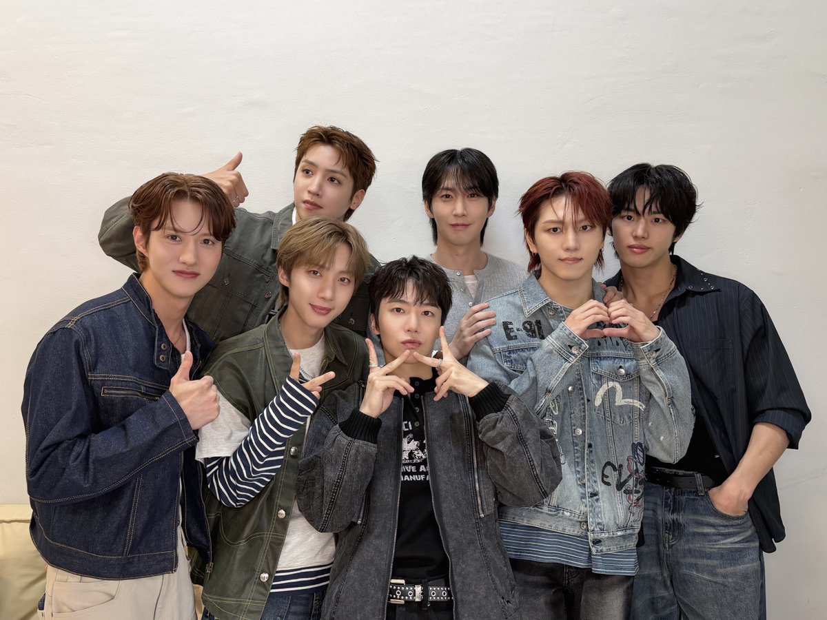 CUBE_PTG's tweet photo. [📸] 260917 @ 팬사인회

아~ 유니버스 자주 보니까 너무 좋다
오늘도 함께해 줘서 고마워💙

#펜타곤 #PENTAGON
#겁쟁이
#PENTAGON_10th_Anniversary https://t.co/DDhnDsTCPl