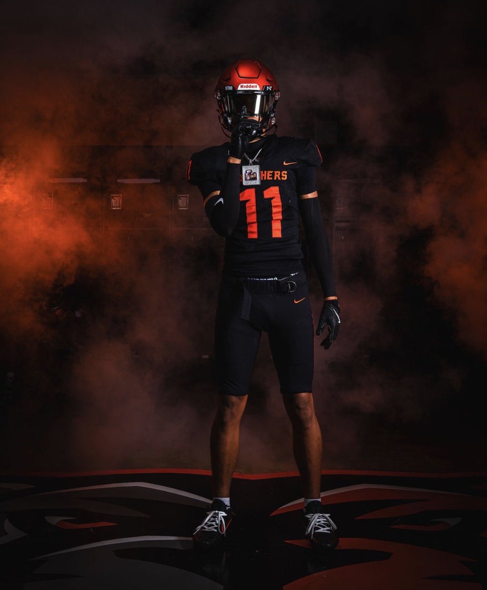 Kaleb__Fisher's tweet photo. BUILT FOR THE LIGHTS. ๐๐งก๐ค
#ClassOf2030 #WR #VarsityFootball #OCfootball https://t.co/PnfoVYEB5d