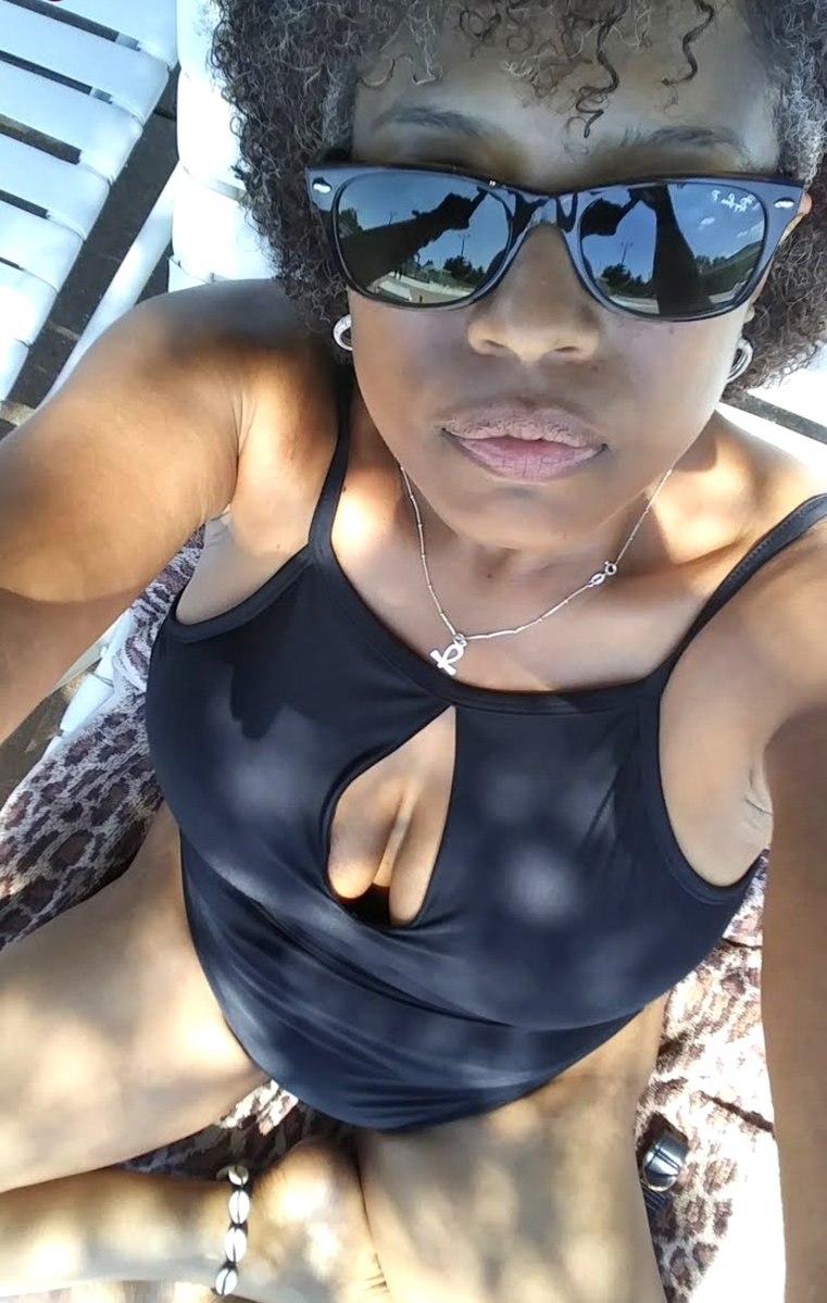IAMJamena's tweet photo. 🌞🌝🌌 #AsAboveSoBelow 🌎🌏🌍💫
LOOK UP 👁️💫👁️
W H I L E
StaYING☯️ Grounded. 🍃🍀🧘🏾♀️🌱🌿💫
🫳🏾🍀🌱🍀Touch Grass #tHERsday💚🌱🍀🌱 https://t.co/rQ35cQtTYz
