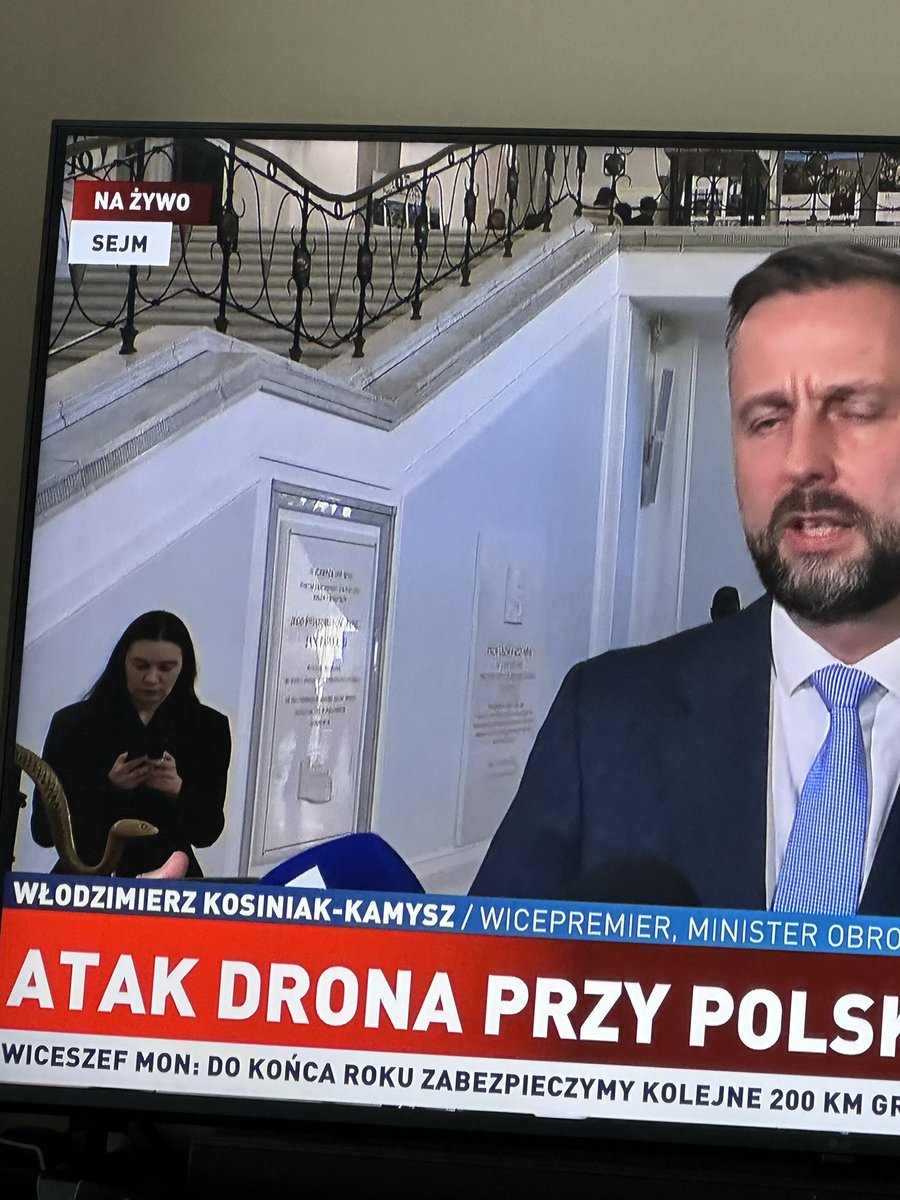 mefiqk's tweet photo. Umarł Gustaw, narodził sie Konrad https://t.co/hHj9fC3hXg