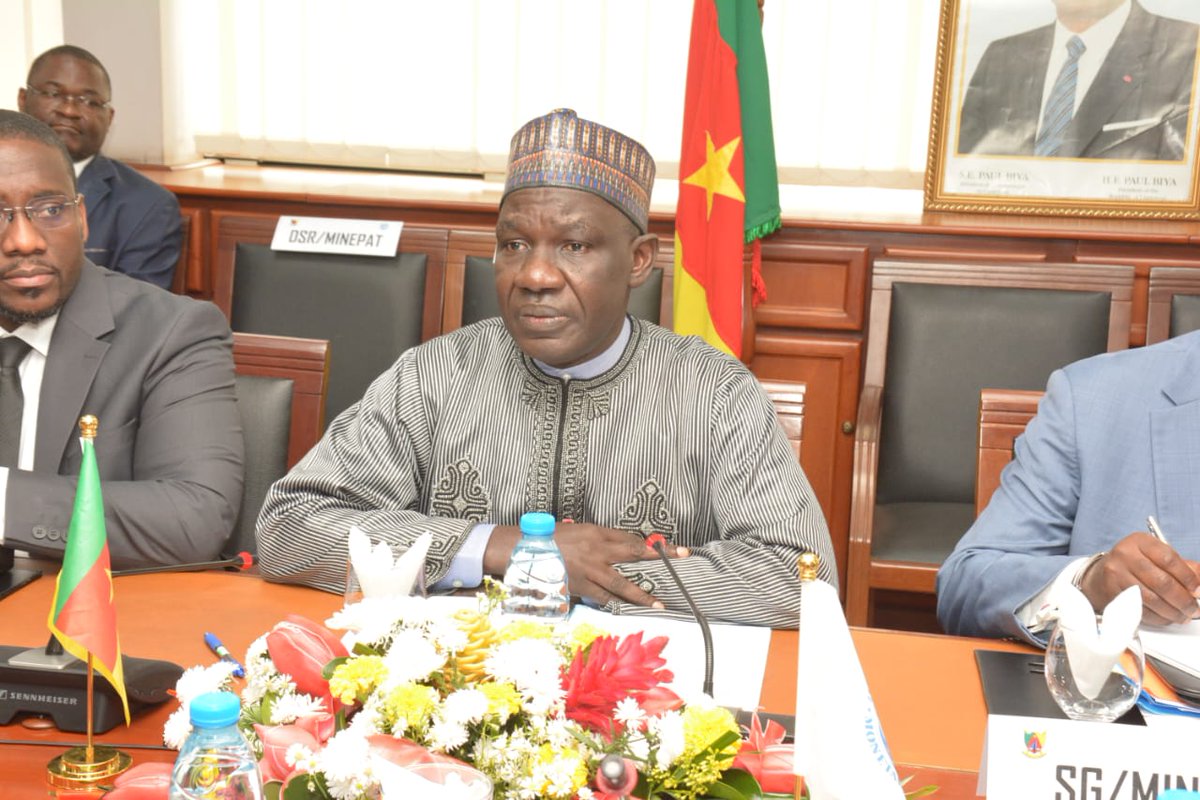 minepat237's tweet photo. 📊🤝🏾🇨🇲 Le #MINEPAT, Alamine Ousmane Mey, a reçu, ce 17 septembre 2026, une délégation de la mission d’évaluation du #FMI, conduite par Christine Dieterich. 🤝🏾 Les échanges ont porté sur l’évaluation de l’économie camerounaise, la #SND30 et les perspectives de financement. 💰📈 https://t.co/4irMmbrOwZ
