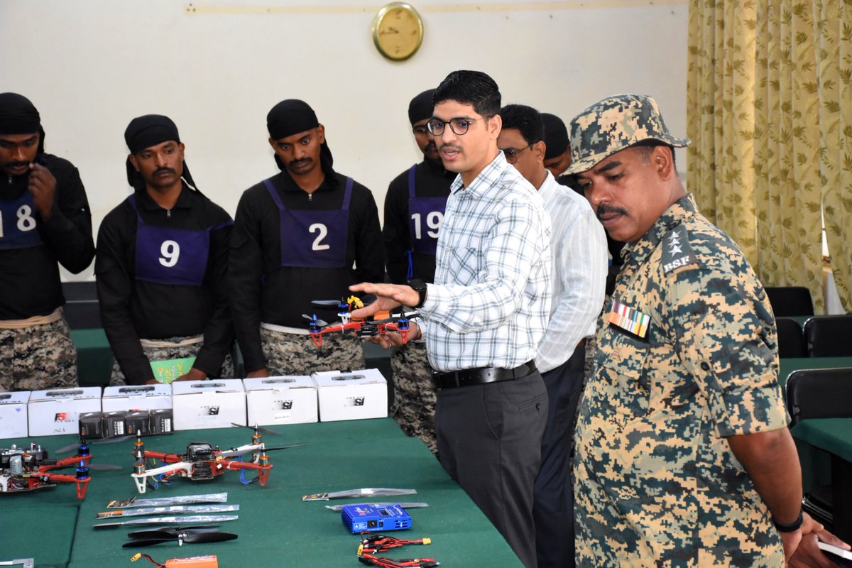 BSF_CEDCO's tweet photo. A #studytour of IRB Karnataka Police trainees was conducted at #CEDCOBSF providing them an opportunity to gain insights into training, technology & operational practices. The visit promoted knowledge sharing, professional interaction and greater synergy between the two forces. https://t.co/SIb7Y1GYSe