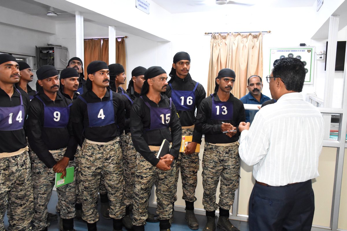 BSF_CEDCO's tweet photo. A #studytour of IRB Karnataka Police trainees was conducted at #CEDCOBSF providing them an opportunity to gain insights into training, technology & operational practices. The visit promoted knowledge sharing, professional interaction and greater synergy between the two forces. https://t.co/SIb7Y1GYSe