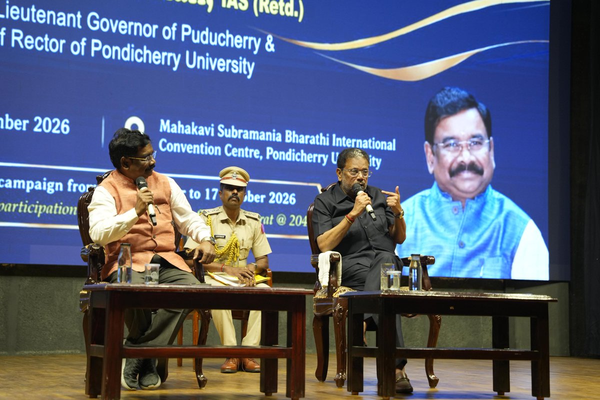 airnewsalerts's tweet photo. Puducherry Lieutenant Governor Kuniyil Kailashnathan addresses students during the #KnowYourPM interaction organised at Pondicherry University as part of the #SevaSankalpAbhiyan in Puducherry. https://t.co/fkuotNxIPf
