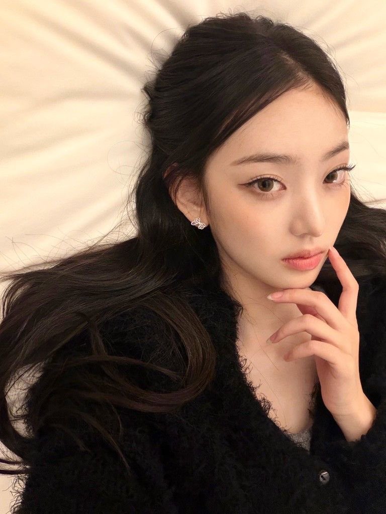 love2loe's tweet photo. 까먹고 있었는데 이수민 05년생 22살 ㅈㄴ 어른여자임.. https://t.co/18H435qkR4