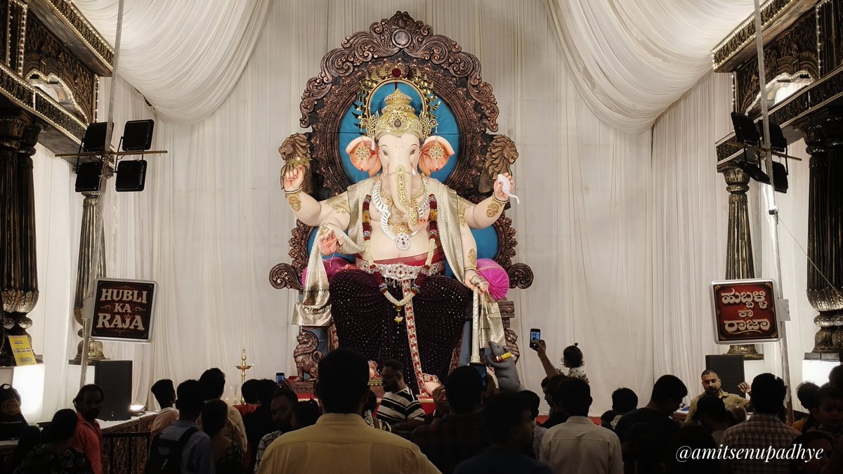 AmitSUpadhye's tweet photo. #moraya #hubballi Devotee crowd swells in city to visit Ganapati pendals. Here are some famous statues installed in the city @NewIndianXpress @XpressBengaluru @KannadaPrabha @HubliCityeGroup @hublimandi @Namma_Dharwad @Namma_HD @NammaBengaluroo https://t.co/VNBPSUkbEn