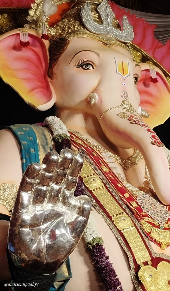 AmitSUpadhye's tweet photo. #moraya #hubballi Devotee crowd swells in city to visit Ganapati pendals. Here are some famous statues installed in the city @NewIndianXpress @XpressBengaluru @KannadaPrabha @HubliCityeGroup @hublimandi @Namma_Dharwad @Namma_HD @NammaBengaluroo https://t.co/VNBPSUkbEn