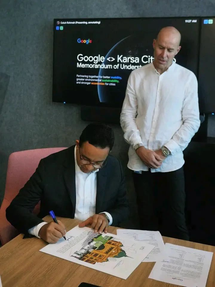 LambeSahamjja's tweet photo. anies teken mou di kantor google:
- ini awal kerja bareng untuk 9 kota dan wilayah
- daftarnya jakarta, bandung, solo, medan, malang, yogyakarta, semarang, surabaya, dan bali
- tujuannya jalan yang lebih mudah dilalui
- lingkungan yang lebih terjaga
- ekonomi kota yang bisa menghidupi warganya
- katanya tujuannya sederhana dan konkret