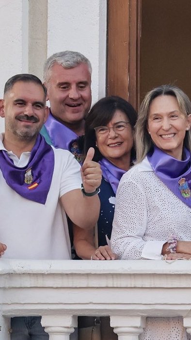 gdljr_existe's tweet photo. 👧👦 Y mientras nos dedicamos a poner placas en honor a los encierros y a brindar por la ciudad, las trabajadoras de las #EscuelasInfantiles de #Guadalajara se concentran pidiendo condiciones dignas.
Una reivindicación que colea desde el comienzo del mandato de @AnaGuarinos. https://t.co/2DOVxgmWK9
