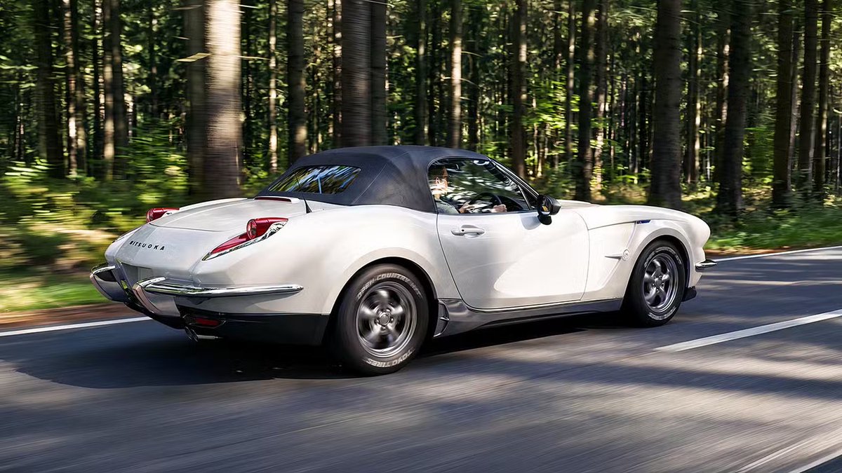 Motor1com's tweet photo. This is the Mitsuoka LA1, a C1-Corvette-inspired sports car based on the Mazda Miata.

The car features a special body and wheels, but will likely feature the same engine and drivetrain as the standard ND Miata.

Read more here: https://t.co/gaXjLeERKR https://t.co/phh7947kIb