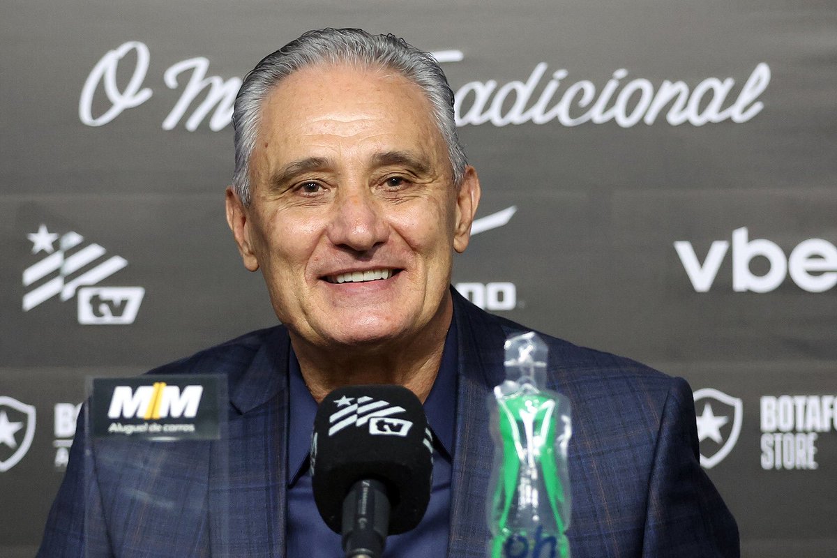 Botafogo's tweet photo. Bem-vindo, Tite! 🎙️⭐️

Novo técnico do BOTAFOGO é apresentado em coletiva de imprensa por João Paulo Magalhães, Presidente do Clube, e Léo Coelho, Diretor de Futebol. ⚽️ #BFR 

Acesse https://t.co/FutQ6L3RQu e assista ao vivo 🖥️ 

📸 Vítor Silva/ BFR https://t.co/XTD5xtfU2R