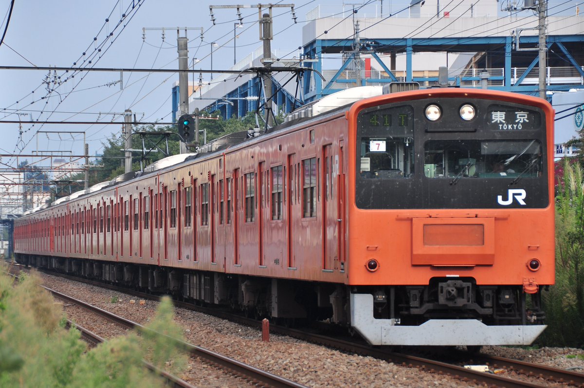 heta_suki_photo's tweet photo. 16年前の今日は、引退まで1ヵ月を切った201系H7編成とEF64 37号機+ゆうマニ牽引による京葉線205系ケヨY5編成の長野配給を撮影しました。205系の長野配給は晴れの午後にもかかわらず川下で撮っていて後悔しています。

📷2010-09-21撮影
#16年前の今日 https://t.co/c1ITxWQ6i1