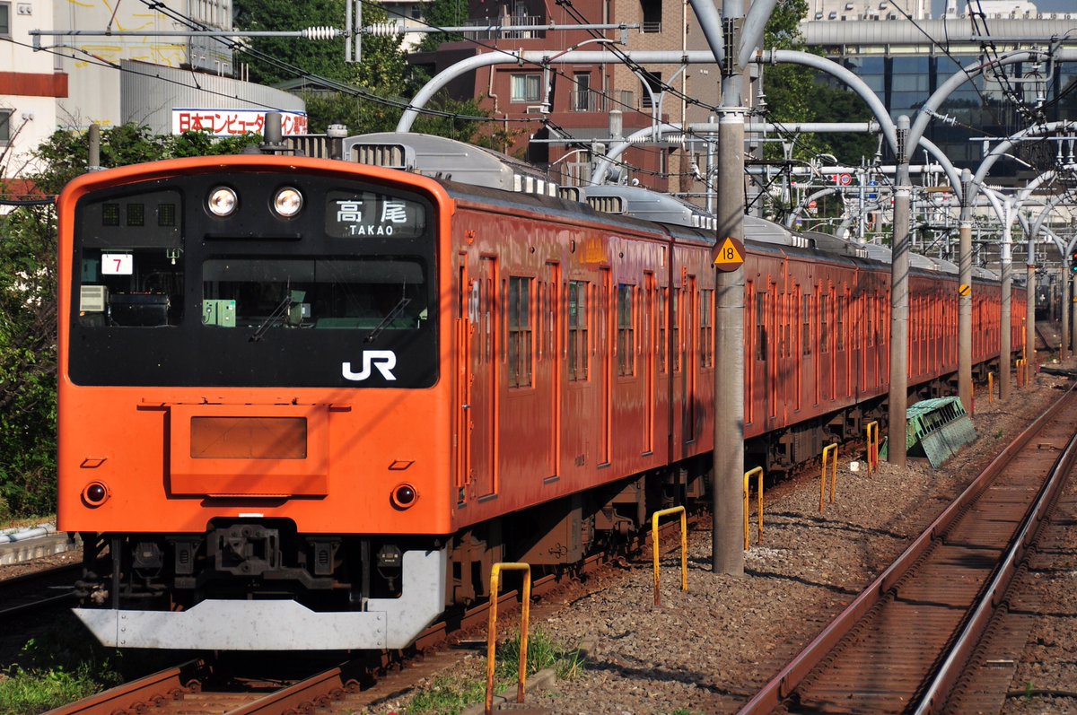 heta_suki_photo's tweet photo. 16年前の今日は、引退まで1ヵ月を切った201系H7編成とEF64 37号機+ゆうマニ牽引による京葉線205系ケヨY5編成の長野配給を撮影しました。205系の長野配給は晴れの午後にもかかわらず川下で撮っていて後悔しています。

📷2010-09-21撮影
#16年前の今日 https://t.co/c1ITxWQ6i1