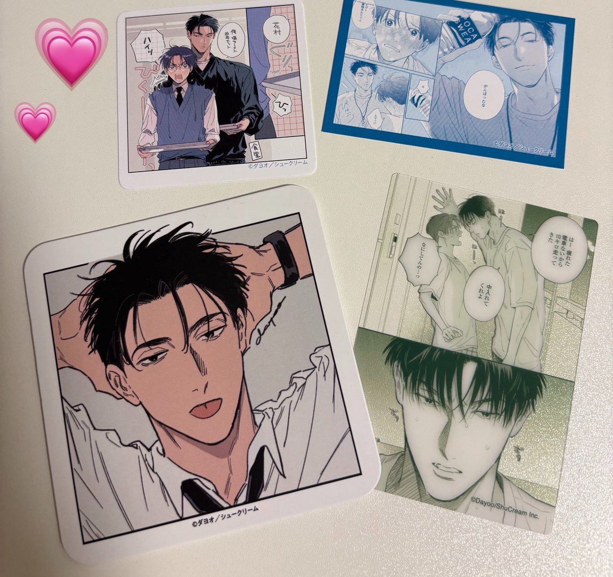 Rimmu27's tweet photo. 店内がポスター、ネーム等見るところ沢山で贅沢な時間でした💘
キービジュは勿論、グッズがどれも可愛くて最高です😭ラーメンも美味しくて量多くて嬉しかったです🍜笑

 #せんせいの金曜日カフェ ☕ https://t.co/jz50aOdLnc