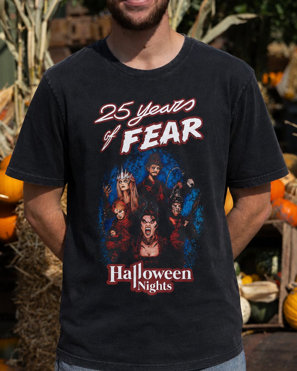 toverland's tweet photo. 25 Years of Fear! 🎉💀 Dat vieren we dit jaar in onze souvenirshops tijdens de #HalloweenNights.
➡️ Check alle nieuwe souvenirs; van pins tot sweaters en petjes: https://t.co/BY26akoBn7 #Toverland https://t.co/g8mq61RV2f