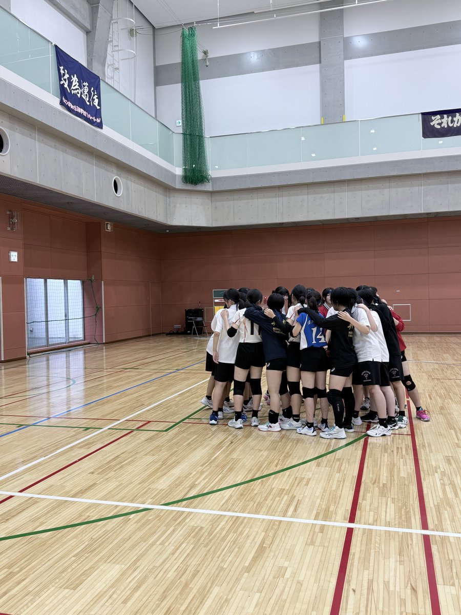 NT_VGC's tweet photo. 幹事校の豊山女子高校の先生方，リーグ中にも関わらず審判をしてくださった日大バレー部のみなさま，2日間応援に来てくださった父母会のみなさま，本当にありがとうございました。 https://t.co/903FvWEui0