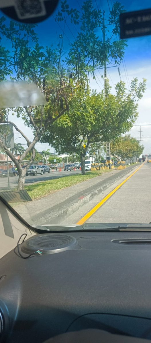 RedNoticiasX's tweet photo. #OperativoATM
A la altura de Dicentro, Av Francisco de Orellana. https://t.co/DvH3QciUDp