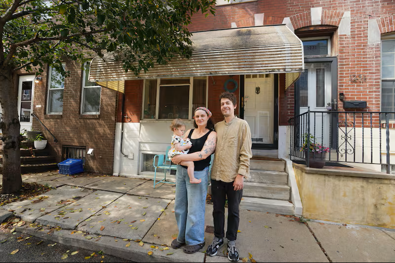 PHFAtweets's tweet photo. Joanna Jaeger was tired of renting. She and her boyfriend dreamed of living close to great restaurants, public transit and a dog park. Thanks to a mortgage and downpayment assistance, both from PHFA, Joanna made that dream a reality and bought her first home in Philadelphia. https://t.co/n27rFRqgb3