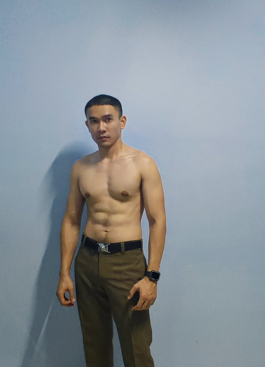 tha_nook's tweet photo. "ตำป่ากินแล้ว ตำรวจล่ะเคยกินยัง" #หัวเกรียน #ตำรวจ https://t.co/ELfnYLjWb0