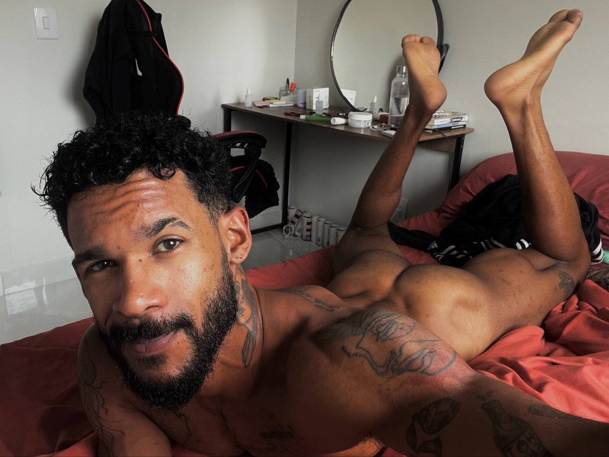 caioinrio's tweet photo. kinda busy babies. Be back soon. 🤤 https://t.co/g6hDHMduh7