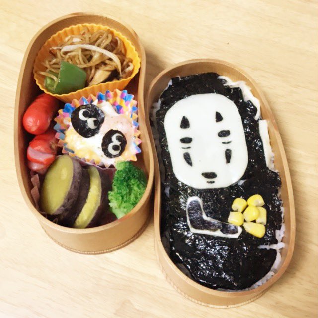 kanno_miho123's tweet photo. 立山さんがキャラ弁を
載せていたので私も便乗して
過去に作ったやーつを……(笑)

@tateyaman3seito 

#かんのみほ
#キャラ弁対決 

週末にポスティングする
チラシを折っていたらこんな時間に…
おやすみなさい(:3[____] https://t.co/I2mknL6A6Z