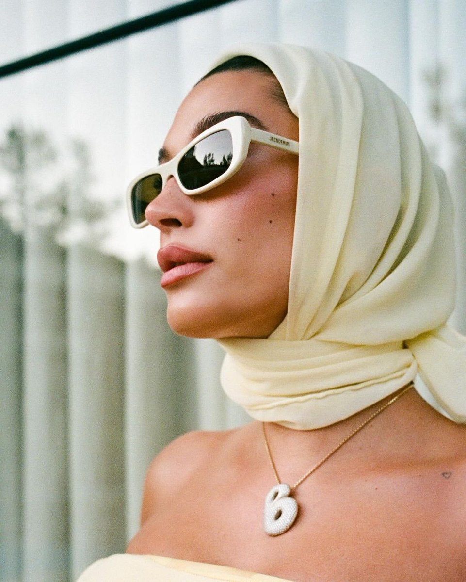 chibisdequeijo's tweet photo. She is a model. I love models,the world of fashion,makeup,nails,hair, and style.Beyond that,she is a visionary, a businesswoman, elegant lovely person, loyal to her husband and her friends! And she is someone who is always involved in social causes.
Hailey is hated for no reason https://t.co/SkoDluTzR4
