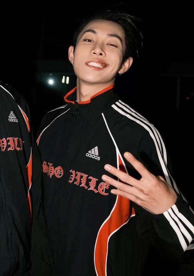 miss4sho's tweet photo. happy birthday hellmerry!!! https://t.co/HICa9gZ3Um