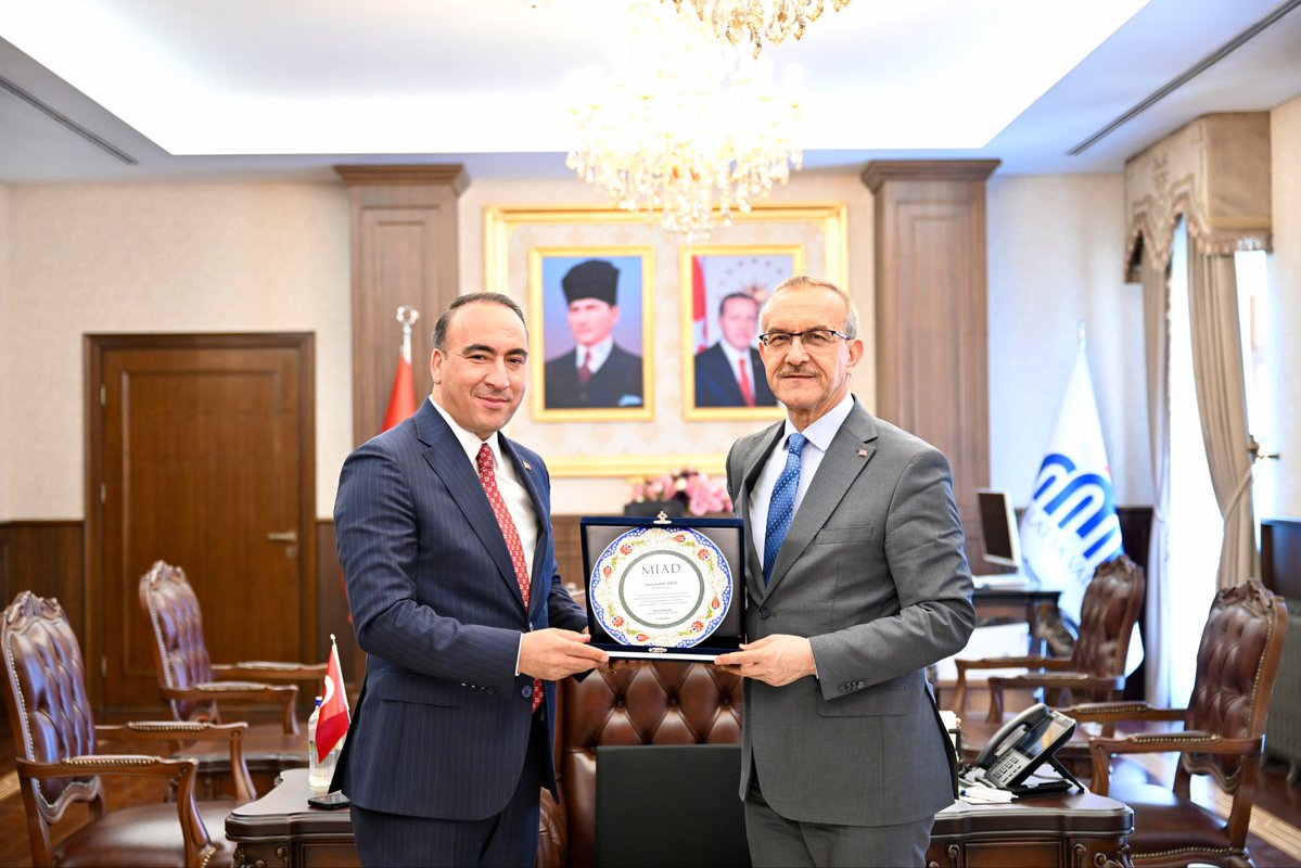 SeddarYavuz's tweet photo. #Malatya İş İnsanları Derneği Başkanı (MİAD) Rıdvan Budak ve Beraberindeki Yönetime Ziyaretleri İçin Teşekkür Ederim. https://t.co/LZOZqqjOkN