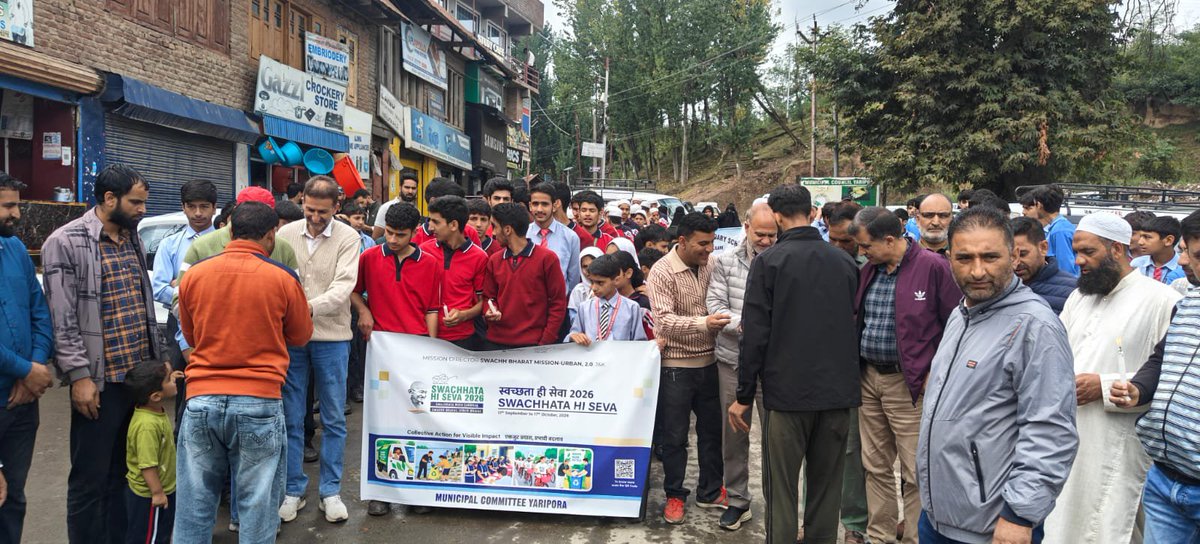 eomcyaripora's tweet photo. Commenced with great enthusiasm! The Municipal Committee Yaripora kicked off the #SwachhataHiSeva2026 campaign today alongside dedicated  community leaders, Revenue Officials, Taxi Operators Union, All Educational Institutions and ULB staff. https://t.co/ZYXbYIdyHW