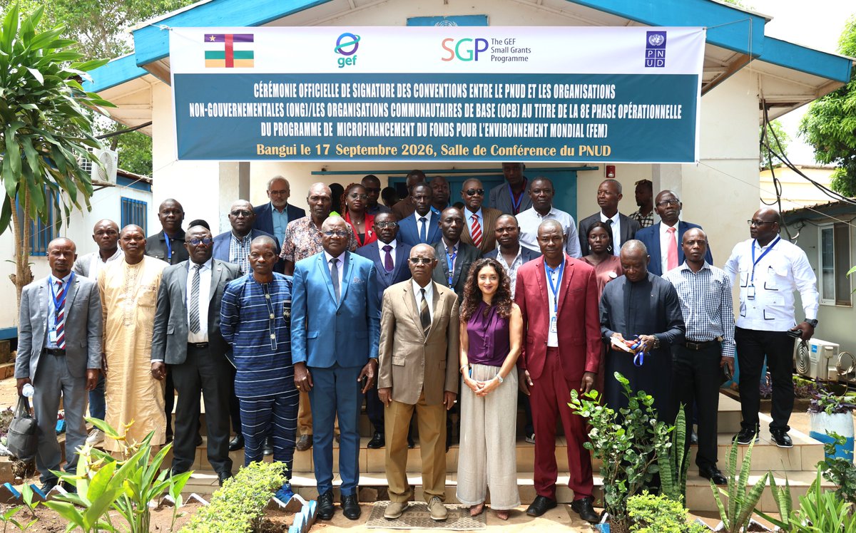 PNUD_RCA's tweet photo. 20 initiatives en faveur de l’environnement en #RCA:

Avec l’appui du @GEF_SGP, 20 organisations de la société civile bénéficieront de financements pouvant atteindre 75 000$ par projet pour protéger la biodiversité, restaurer les terres et renforcer la résilience des communautés. https://t.co/6cd1kN2VNM