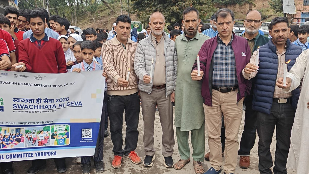 eomcyaripora's tweet photo. Commenced with great enthusiasm! The Municipal Committee Yaripora kicked off the #SwachhataHiSeva2026 campaign today alongside dedicated  community leaders, Revenue Officials, Taxi Operators Union, All Educational Institutions and ULB staff. https://t.co/ZYXbYIdyHW