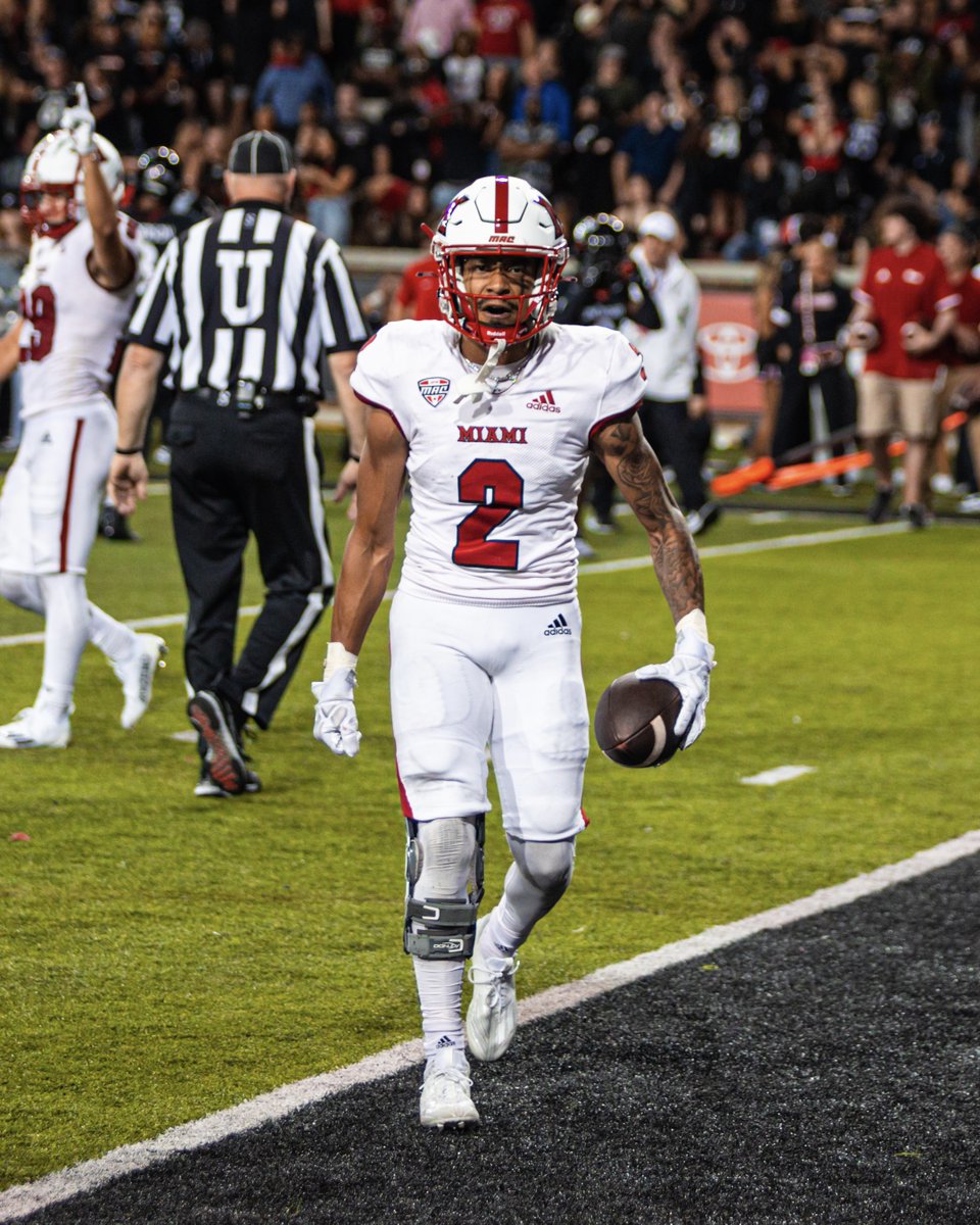 MiamiOHFootball's tweet photo. 𝐓𝐁𝐓 𝐭𝐨 𝐭𝐡𝐞 𝐥𝐚𝐬𝐭 𝐭𝐢𝐦𝐞 𝐰𝐞 𝐁𝐚𝐭𝐭𝐥𝐞𝐝 𝐟𝐨𝐫 𝐭𝐡𝐞 𝐕𝐢𝐜𝐭𝐨𝐫𝐲 𝐁𝐞𝐥𝐥 𝐢𝐧 𝐂𝐢𝐧𝐜𝐲 😎

#RiseUpRedHawks | 🎓🏆 https://t.co/0f6GWdoCig